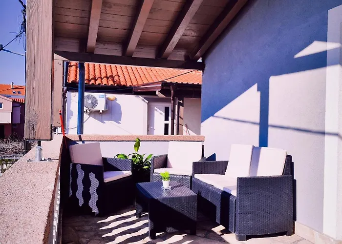 דירה With Pool & Terrace - Walk To - Free Parking A2 *