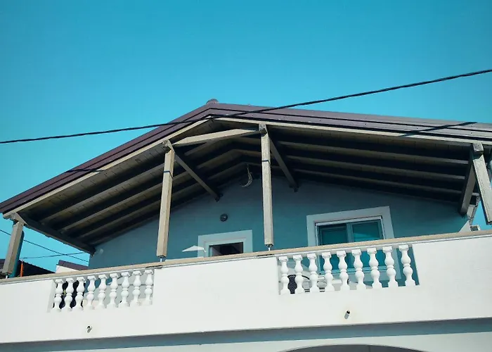 With Pool In A2 דירה