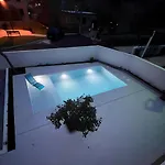 With Pool & Terrace - Walk To - Free Parking A2 Apartman *