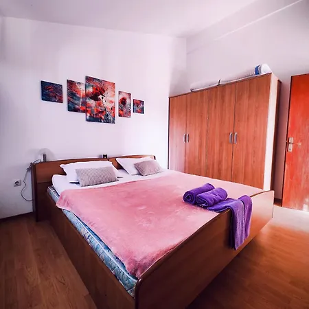 아파트 With Pool & Terrace - Walk To - Free Parking A2 *