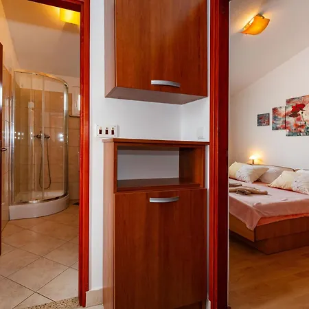 Apartment A2 With Terrace & Shared Pool - Free Parking *