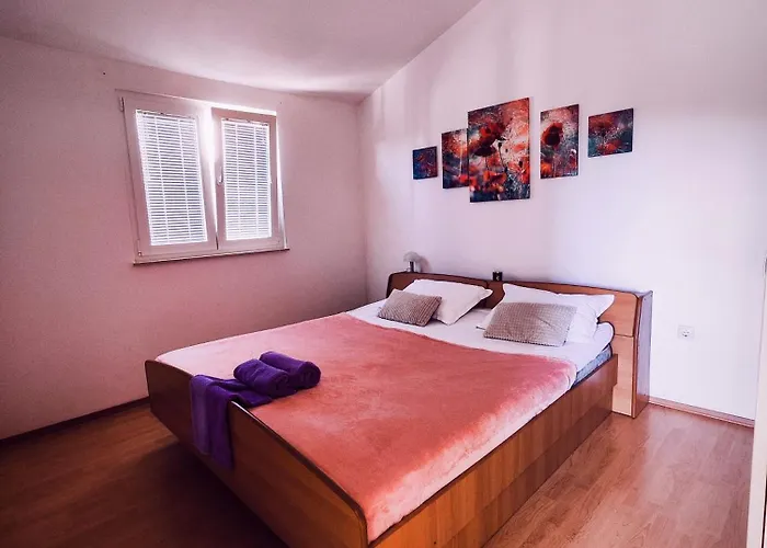 With Pool & Terrace - Walk To - Free Parking A2 * Nin